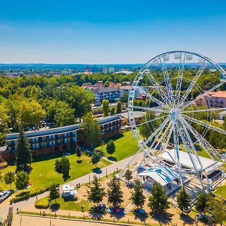 Отель Holiday Hotel Siofok Шиофок