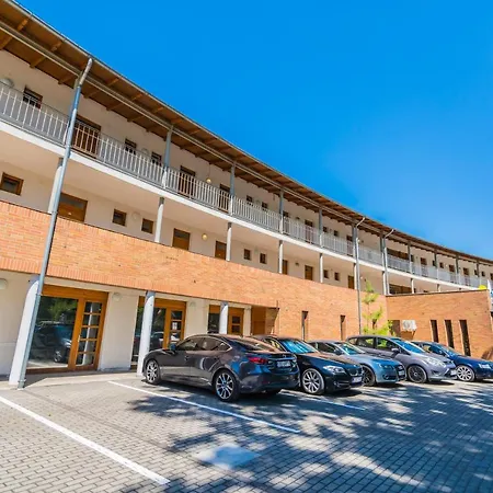 Holiday Hotel Siofok فندق شيوفوك