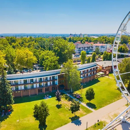 Holiday Hotel Siofok Шиофок