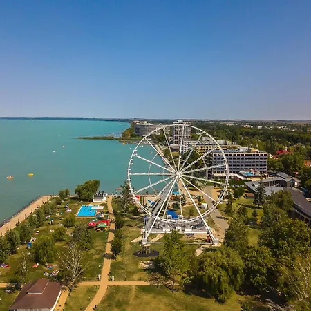 Отель Holiday Hotel Siofok