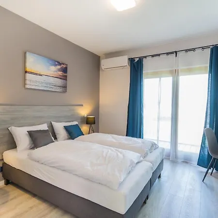 Holiday Hotel Siofok Шиофок