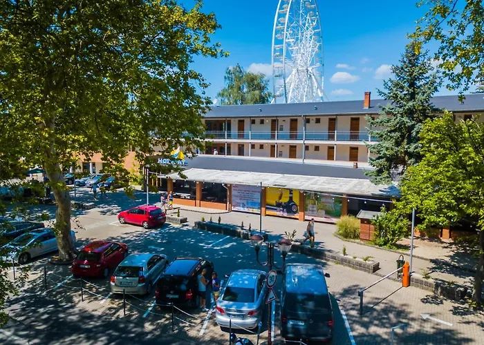 Holiday Hotel Siofok 3* 시오포크