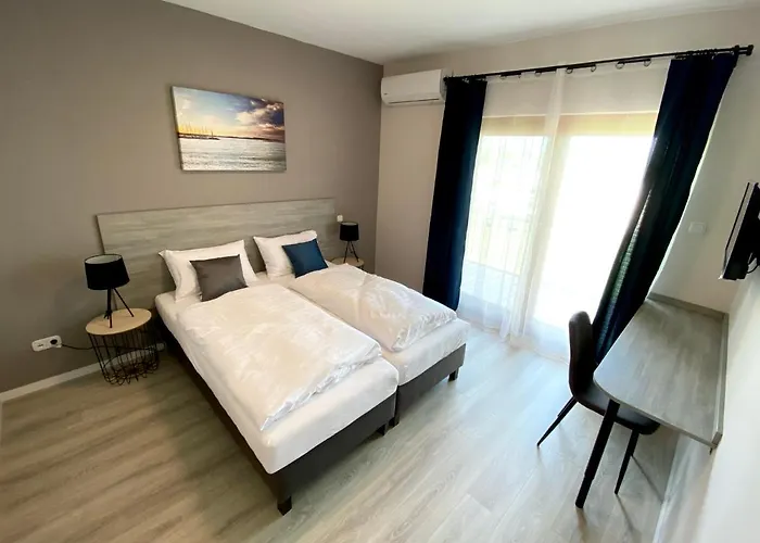 Holiday Hotel Siofok 3* 시오포크