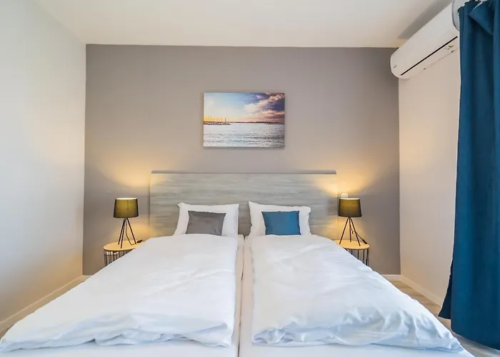 Holiday Hotel Siofok 3* 시오포크